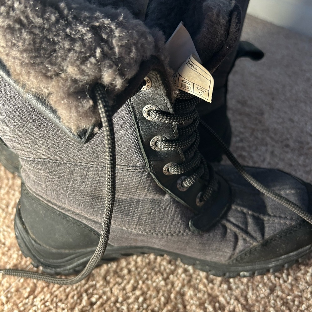 Ugg Anorak Boot Size 7 - image 3